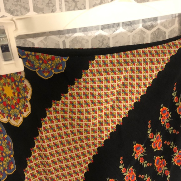 Amorose Women’s Patterned Skirt - Picture 5 of 7